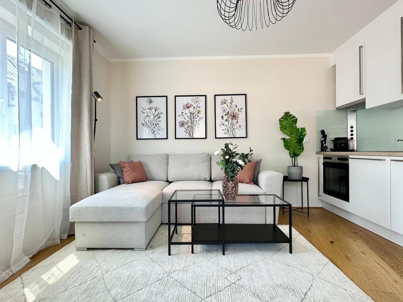 Free Parking I Balcony I 5 Min To Train Station Viena