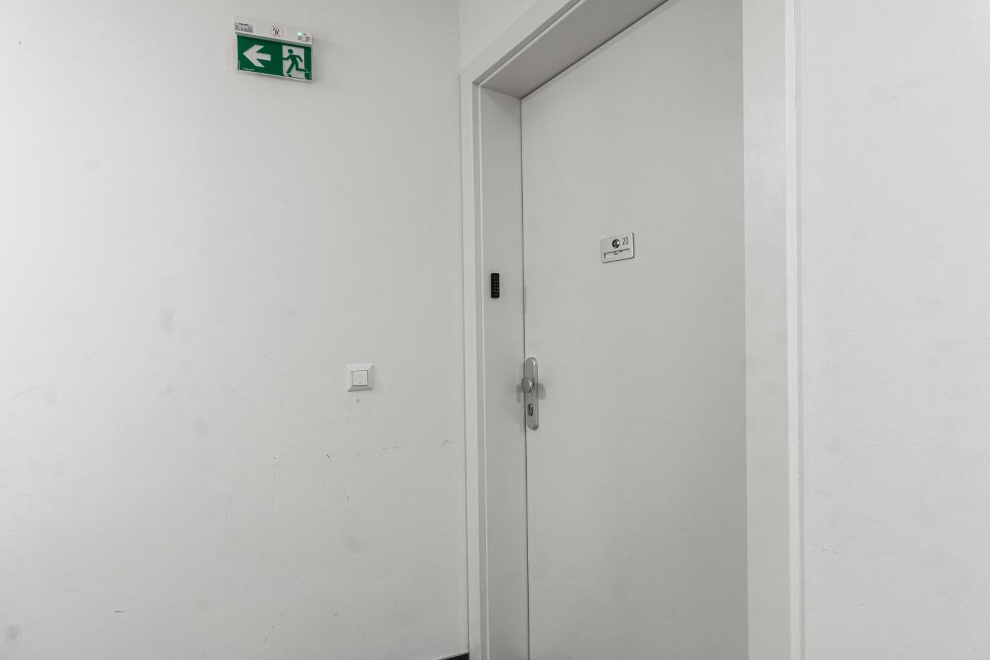 Free Parking I Balcony I 5 Min To Train Station Apartament Viena