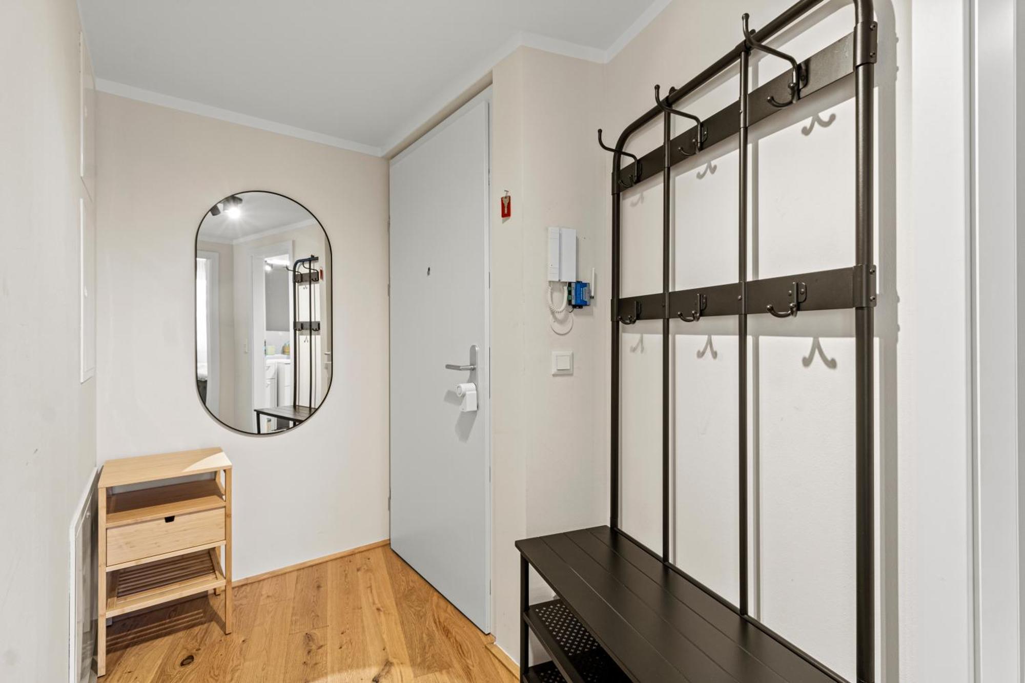 Free Parking I Balcony I 5 Min To Train Station Apartament Viena