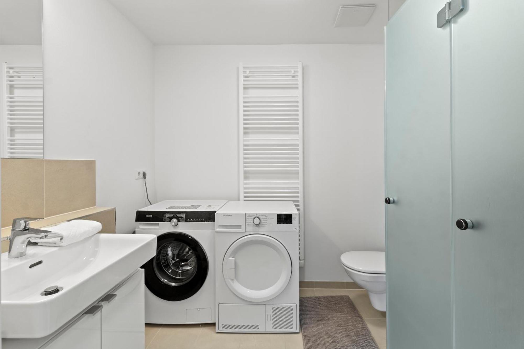 Free Parking I Balcony I 5 Min To Train Station Viena