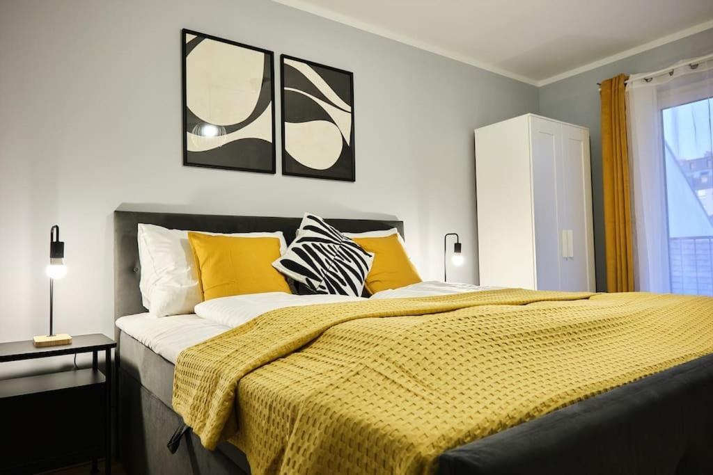 Free Parking I Balcony I 5 Min To Train Station * Viena