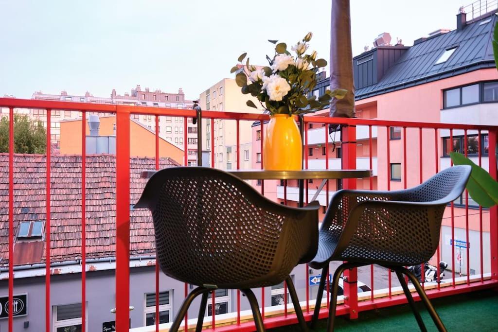 Free Parking I Balcony I 5 Min To Train Station Viena