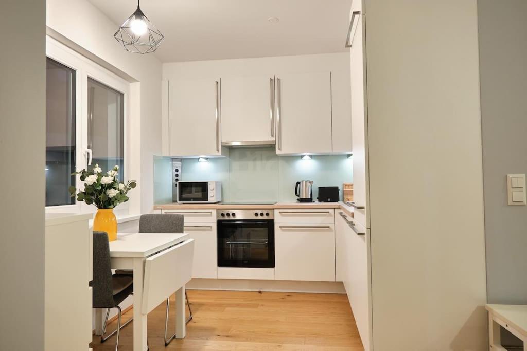Free Parking I Balcony I 5 Min To Train Station Viena