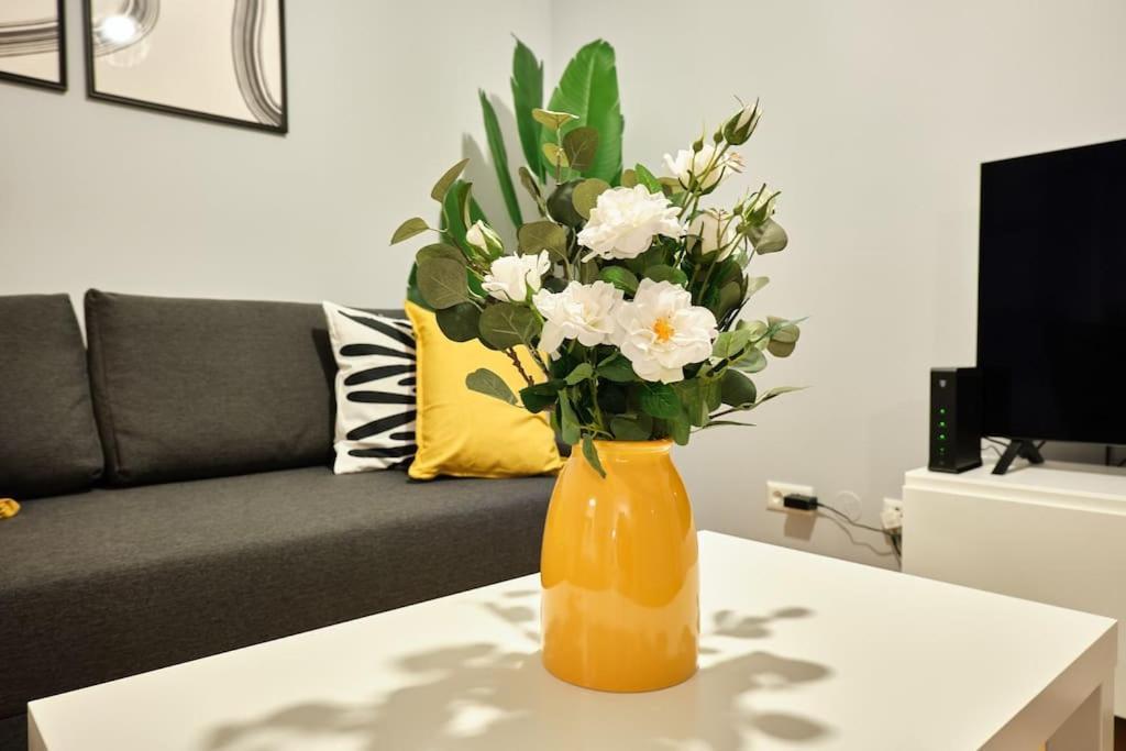 Free Parking I Balcony I 5 Min To Train Station * Viena