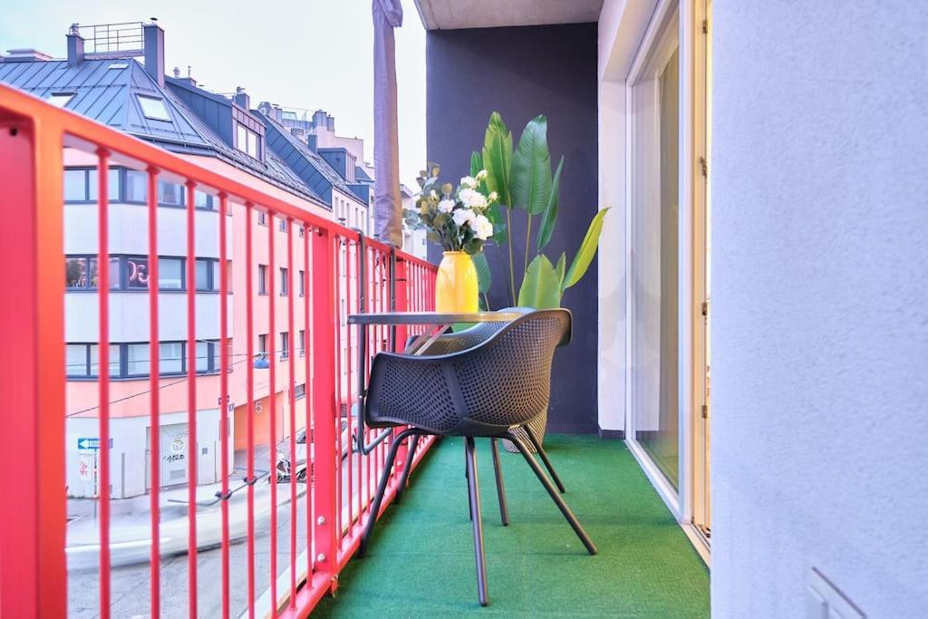 Free Parking I Balcony I 5 Min To Train Station Viena