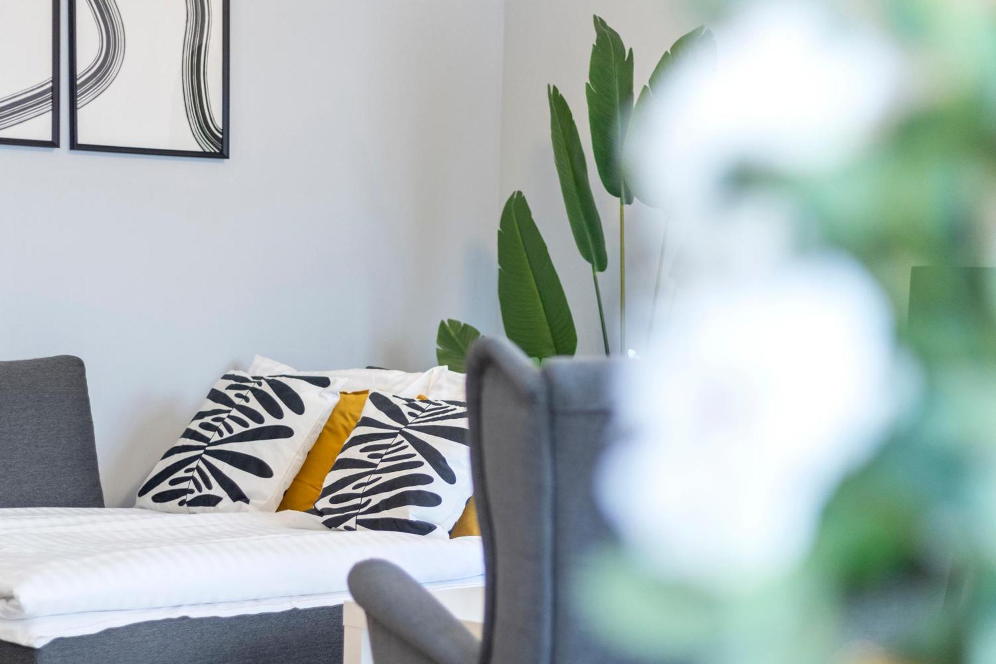 Free Parking I Balcony I 5 Min To Train Station * Viena