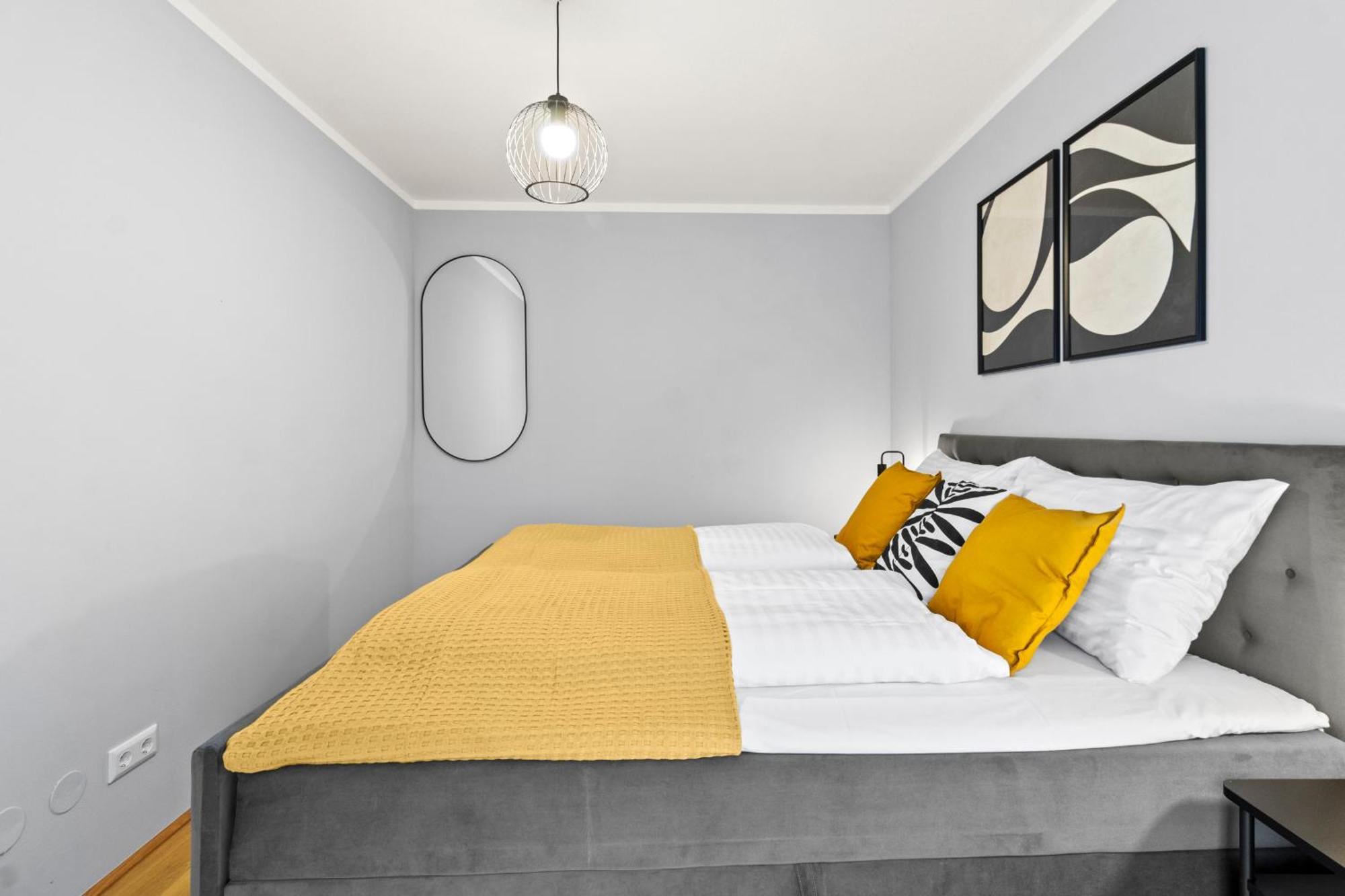 Apartament Free Parking I Balcony I 5 Min To Train Station