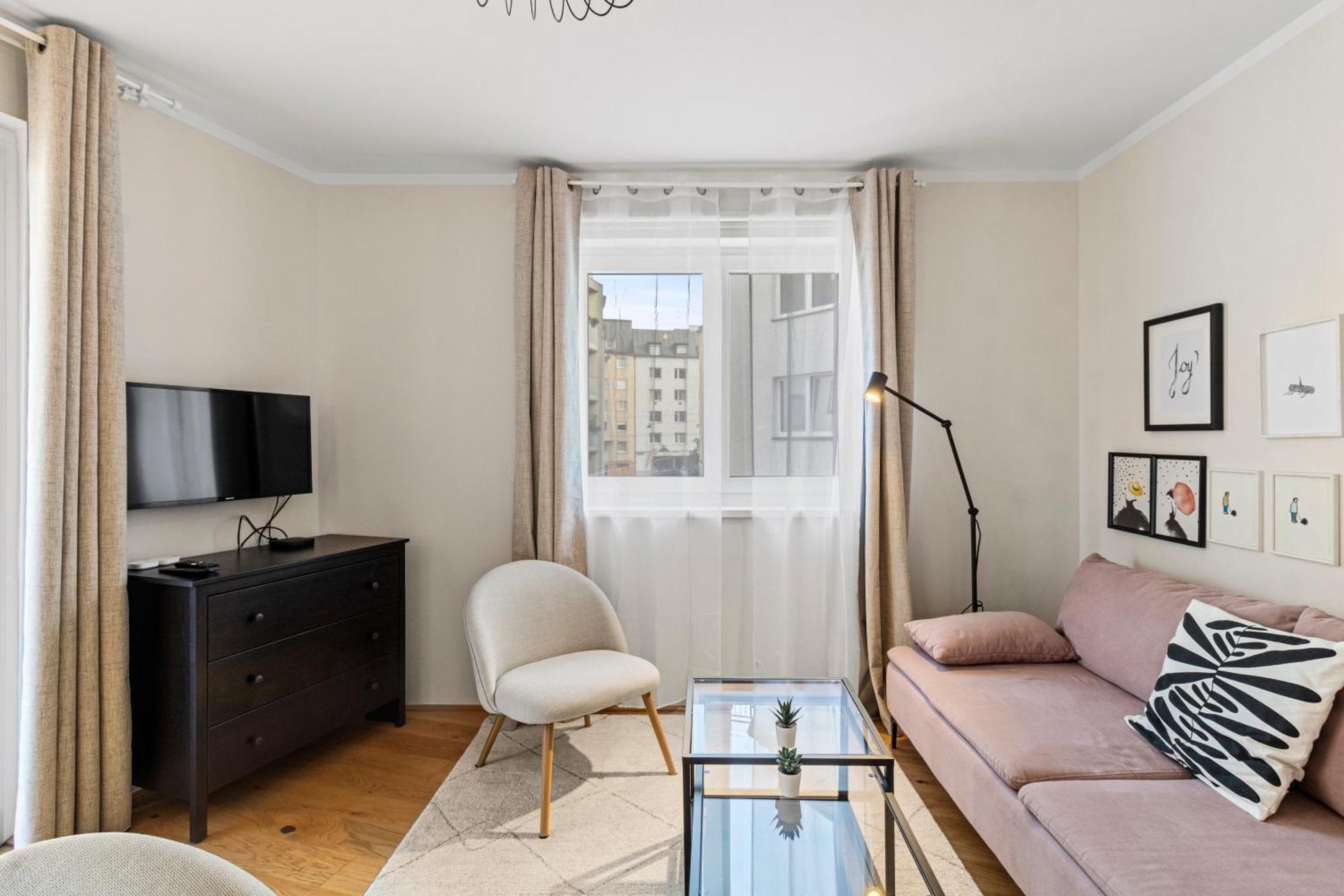 Free Parking I Balcony I 5 Min To Train Station Viena
