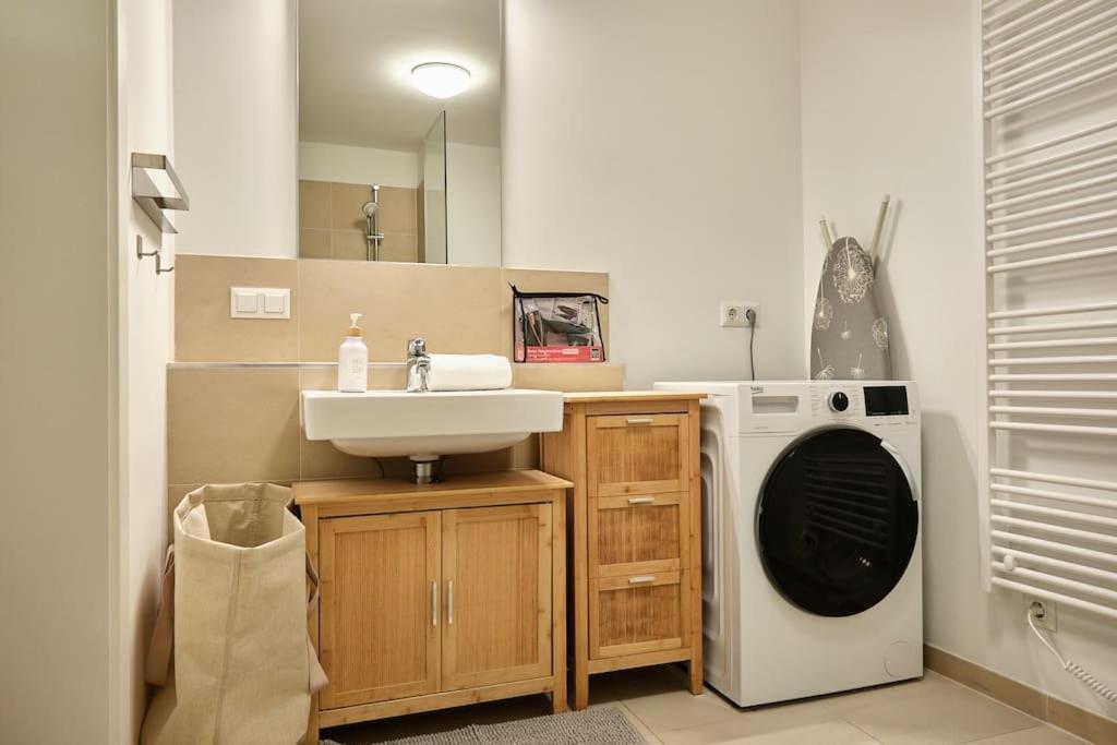 Free Parking I Balcony I 5 Min To Train Station Vienna